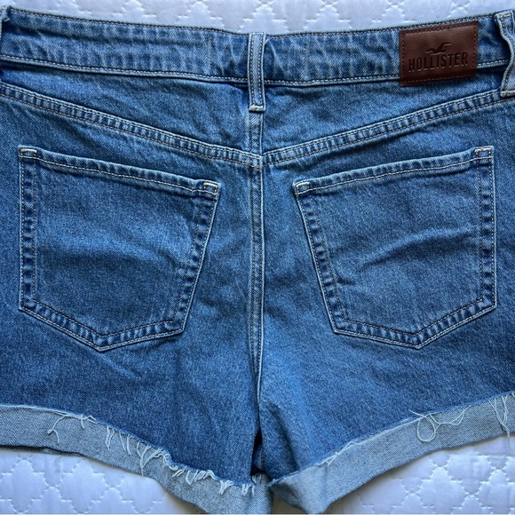 HOLLISTER Ultra High Rise Mom Short - Picture 2 of 3